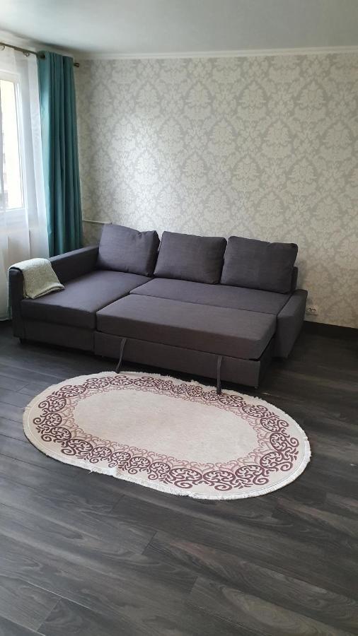 Bourgoin-Jallieu Appartement Avec Parking Gratuit Proche De Village De Marque מראה חיצוני תמונה