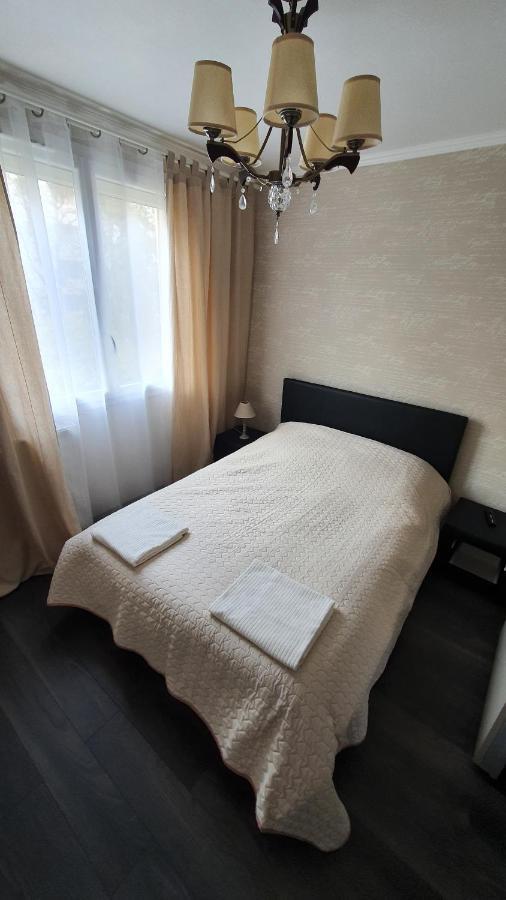 Bourgoin-Jallieu Appartement Avec Parking Gratuit Proche De Village De Marque מראה חיצוני תמונה