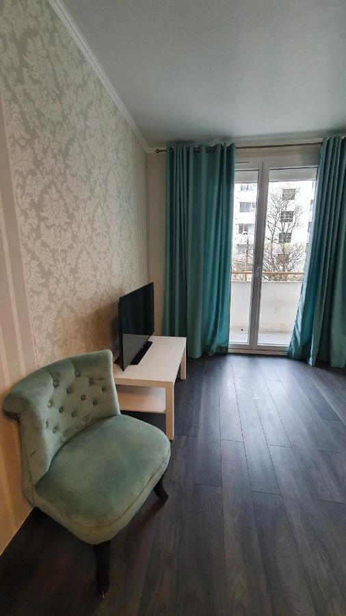 Bourgoin-Jallieu Appartement Avec Parking Gratuit Proche De Village De Marque מראה חיצוני תמונה