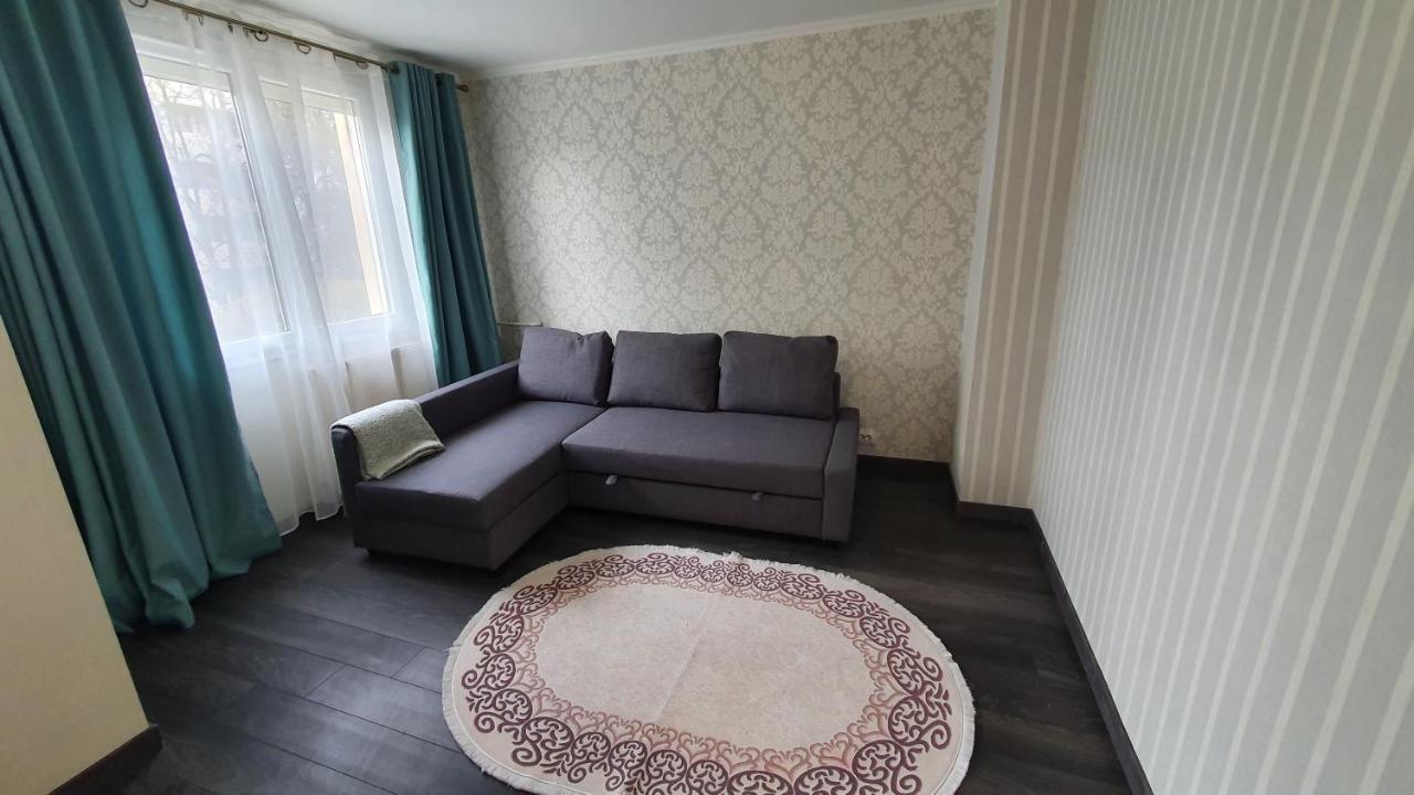 Bourgoin-Jallieu Appartement Avec Parking Gratuit Proche De Village De Marque מראה חיצוני תמונה